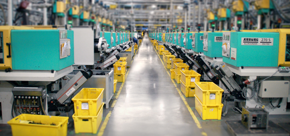 Injection moulding machines in the igus® factory