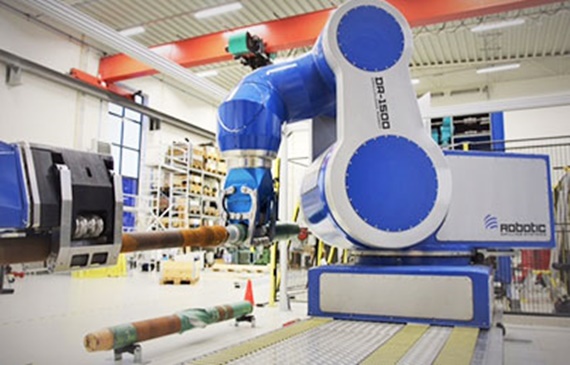 Robot for drilling platform